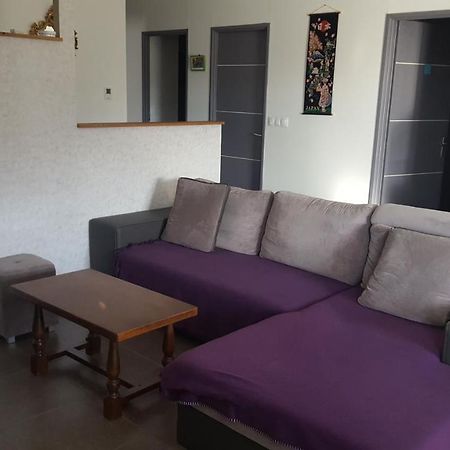 1 Chambre Privative Avec Bureau Et Cuisine Dans Maison 105 M2 Montfaucon Montfaucon  Bagian luar foto