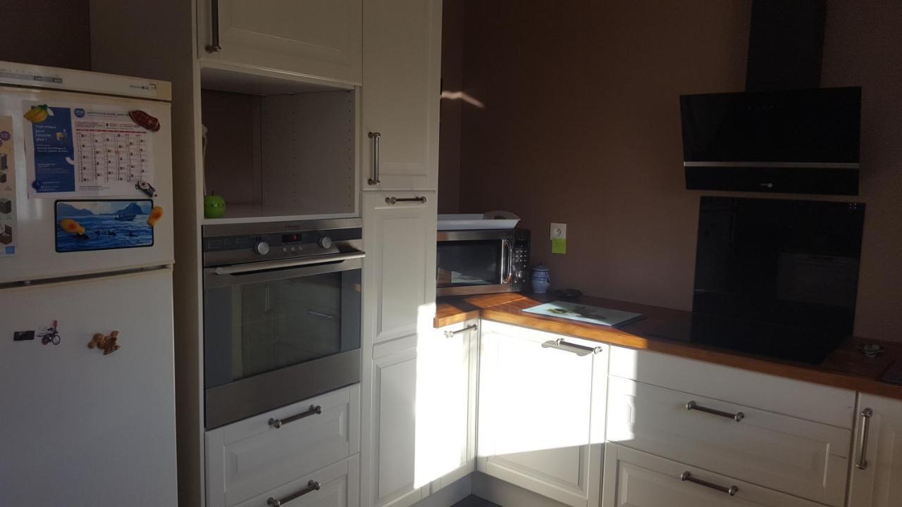 1 Chambre Privative Avec Bureau Et Cuisine Dans Maison 105 M2 Montfaucon Montfaucon  Bagian luar foto